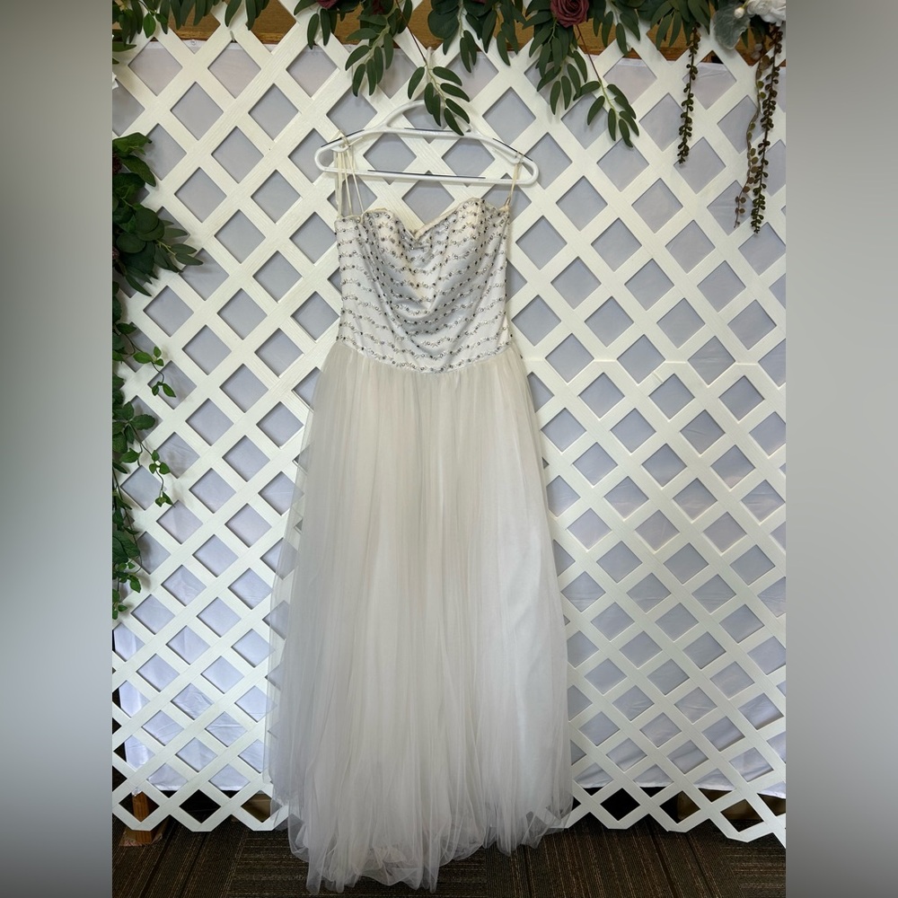 Vintage Precious Formals White Beaded Tulle Dress Size 8 Strapless Formal Prom